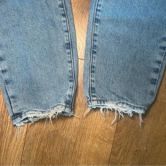 Good American The Weekender Light Blue Denim Jeans - Picture 8 of 9